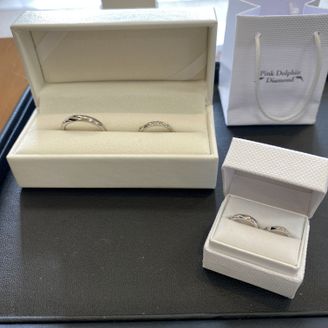 【Pink Dolphin Diamond(ピンクドルフィンダイヤモンド)】の口コミ たくさんある指輪の中で、実際に手に取り店員さんと相談し決めていきました...
