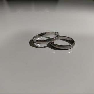 【SOPHY(ソフィ)】の口コミ ・シンプルなデザイン
・プラチナ製で手入れが楽
・価格が安い
という3...