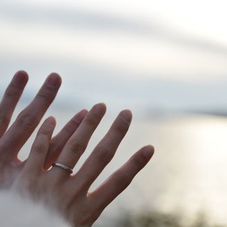 【Candle(キャンドル)】の口コミ 女性側のリングはダイヤが控えめにのっていて派手すぎず、男性側のリングに...