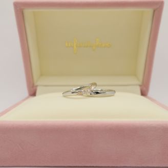 【infinitylove(インフィニティラヴ)】の口コミ プラチナ部分とダイヤ部分のコントラストがハッキリしている事で小さい面積...