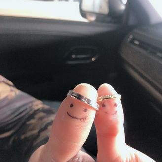 【CHOUCHOUNA(シュシュナ)】の口コミ 指輪のラインが二層に分かれており
二人ともデザインがとても気に入りまし...