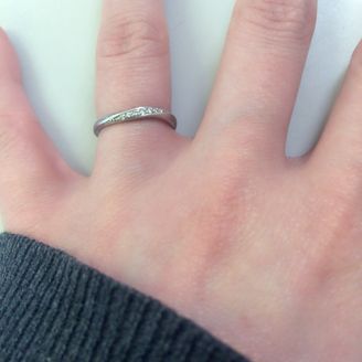 【MAISON JEWELL(メゾンジュエル)】の口コミ 私の方はウェーブデザインにダイヤモンドがついた物、主人の方はとにかくシ...