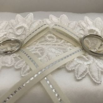 【PILOT BRIDAL(パイロットブライダル)】の口コミ シンプルだけど他にはあまり無いデザイン、マットな質感が決めてでした。
...