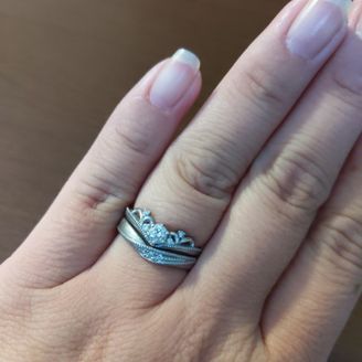 【DEAREST(ディアレスト)】の口コミ 
婚約指輪のデザインが可愛くて、それとセットでつけられる結婚指輪です。...