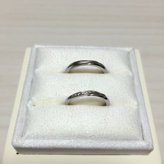 【俄(にわか)】の口コミ 夫婦ともにシンプルで細身なリングをイメージしていたので。

新婦用リン...