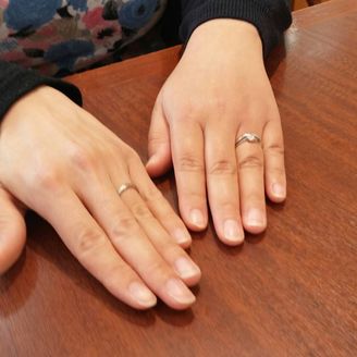 【A DEUX(アドゥー)】の口コミ 値段も予算内に収まり、デザインも二人とも気に入りました！
二人で手を繋...