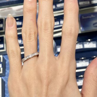 【リューツウ】の口コミ フルエタニティで、ダイヤの輝きがキラキラして凄く綺麗でした。小さいダイ...