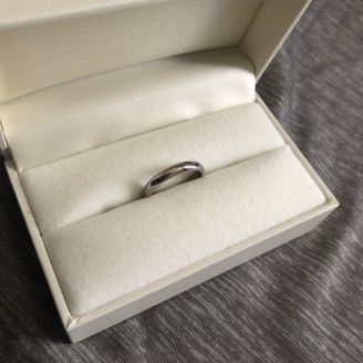 【HASUNA(ハスナ)】の口コミ シンプルなものを探しており、形はシンプルで素材はホワイトゴールドが自分...