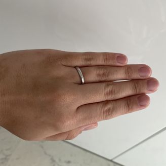 【SANJI(サンジ)】の口コミ 指輪のデザインが水が流れているような感じで、普通のリングの形では無いと...