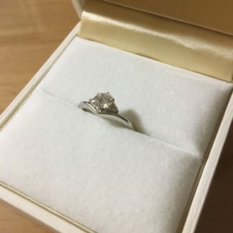 【ジュエリーKANDA】の口コミ ダイヤモンドの品質にこだわりました。4Cは妥協なく選びました。
指輪の...