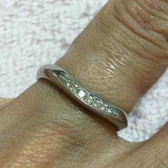 【ジュエリーハナジマ】の口コミ 指か細い方なので、あまりゴツくないデザインを希望してました。
セミオー...