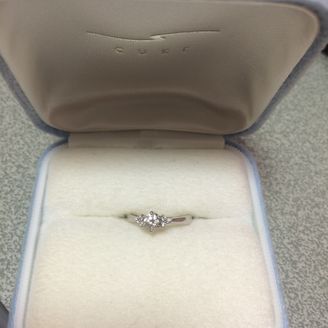 【CUKE(クーキ)】の口コミ ピンクサファイアがダイヤモンドの両端についているので気に入った。
結婚...