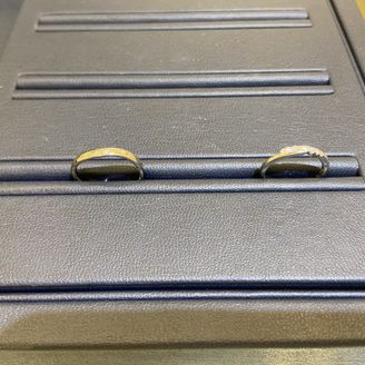 【TOMIYA(トミヤ)】の口コミ ウェーブ型かストレート型がいいなと思って指輪を探していました。中央にダ...