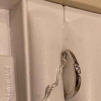 【EYE JEWELRY UMAKI(アイジュエリー ウマキ)】の口コミ 毎日身に付けるものなので、派手すぎずシンプルめな指輪を探していました。...