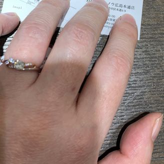 【snow(スノウ)】の口コミ 可愛らしくカジュアルなデザインが多いかなという印象です。ゴールドとプラ...