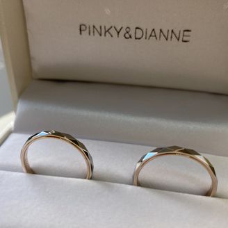 【Pinky&Dianne(ピンキー＆ダイアン)】の口コミ プラチナとゴールドのコンビと指輪のカットによる輝きにひかれました。きゃ...