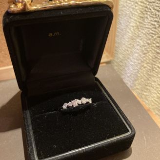 【e.m.】の口コミ 結婚指輪はシンプルなものになるので、婚約指輪くらいキラキラしてても良い...