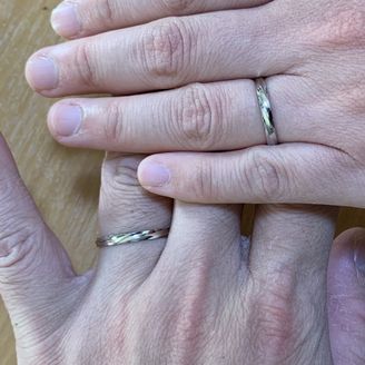 【insembre(インセンブレ)】の口コミ シンプルなデザインで仕事でつけてもあまり目立てないので、すごく気に入っ...