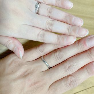 【A DEUX(アドゥー)】の口コミ 婚約指輪との重ね付けをしたくて、重ね付けに適したもので予算内におさまる...
