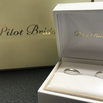 【PILOT BRIDAL(パイロットブライダル)】の口コミ パイロットブライダルで購入させていただきました。デザインもよく、つけ心...