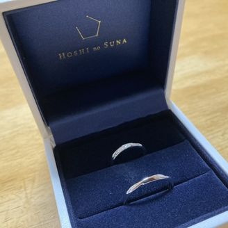 【HOSHI no SUNA 星の砂(ほしのすな)】の口コミ ストレートのリングに斜めにダイヤが入っているものを探しており、ネットで...