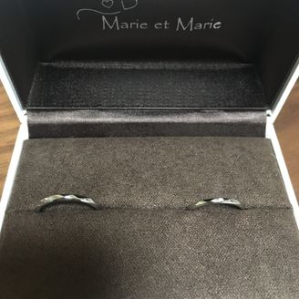 【【閉業】Marie et Marie(マリ・エ・マリ)】の口コミ 肌が弱いのでプラチナであることは必須。
かつ2人ともシンプルなデザイン...