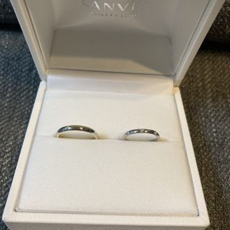 【LANVIN(ランバン)】の口コミ 婚約指輪との相性が良く、ダイヤが等間隔で入っているのでキラキラしていて...