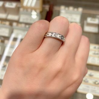 【琉球】の口コミ しっかり存在感のある指輪です。
ミンサー模様はくっきりしていて、艶のな...