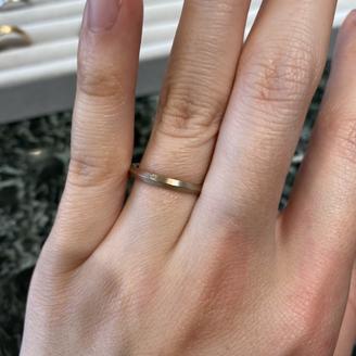 【talkative(トーカティブ)】の口コミ 三ヶ月間くらい隅々まで結婚指輪のサイトを見漁りましたが、他には無いキャ...