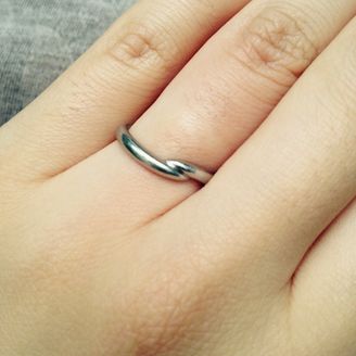 【ルビーダ(RUBIDA)】の口コミ シンプルで派手ではなく、互いに手を添えてるようなデザインで素敵でした。...