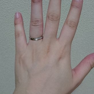 【DEAREST(ディアレスト)】の口コミ 価格が手頃だったのと主人と私の意見が一致したのでこの指輪に決めました。...
