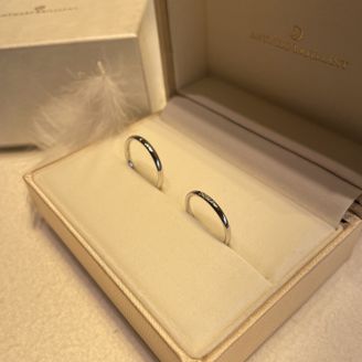 【ANTWERP BRILLIANT(アントワープブリリアント)】の口コミ プロポーズでこの指輪を送って喜んでくれたので、重ね付けをしたいと言って...