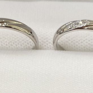 【BLOOM(ブルーム)】の口コミ プラチナでありながら、5万円程と低価格でとても良いです◎
デザインは流...