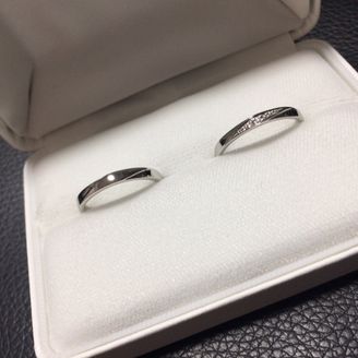 【BLOOM(ブルーム)】の口コミ シンプルなデザインかつ、ペアで購入しても低価格なところがとても魅力的で...