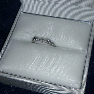 【ジル スチュアート(JILLSTUART)】の口コミ 結婚する前に主人とデートしていた時、この指輪がディスプレイしてあるのを...