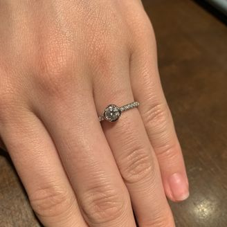 【ピアジェ(PIAGET)】の口コミ まずはパッと見の印象が素晴らしく、自分の好みに合っていたからです。
付...