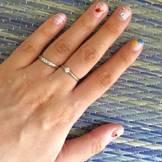 【Wish upon a star(ウィッシュアポンアスター)】の口コミ 何粒か入っているダイヤモンドのうち一粒だけがピンク色になっているところ...