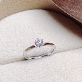 【COLANY(コラニー)】の口コミ うねりのあるデザインが気になっていましたが、結婚指輪の方をストレートで...