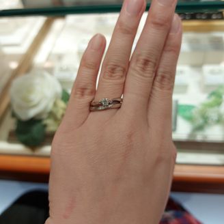 【Douxmiere bijou SOPHIA(ドゥミエール ビジュソフィア)】の口コミ 星の王子さまコレクションの婚約指輪です。セットではないですが結婚指輪と...