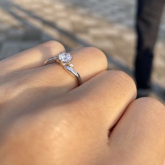 【ANGELRY INOKO(エンジェリーイノコ)】の口コミ 彼がまず初めにダイヤモンドを決めていてくれたので、デザインに悩みました...