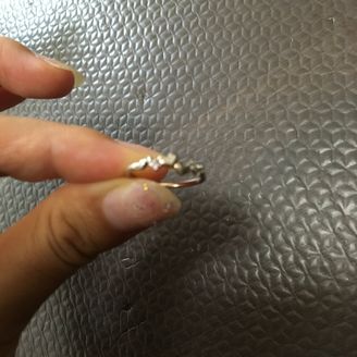 【サマンサシルヴァブライダル】の口コミ 情報なしに直接お店へ行き、決めました。シンプルでかわいらしいものを探し...