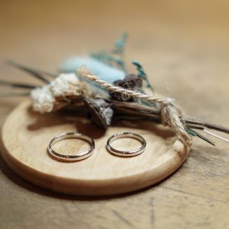 【アカネス】の口コミ シンプルで飽きなさそうなデザイン、リーズナブルな価格でした。又、二人で...