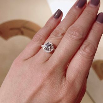 【KYRAH(キイラ)】の口コミ 【ダイヤの大きさ、デザインと価格】

予算内で希望していた1カラットの...