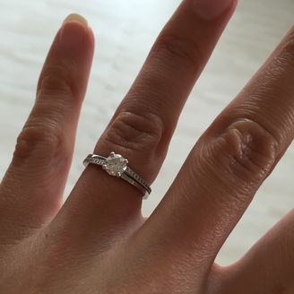 【デビアス(DE BEERS)】の口コミ 雑誌で見た、デビアスのTHE PROMISEのデザインに一目惚れし、ず...