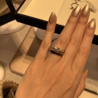 【Fred(フレッド)】の口コミ 華奢なデザインなのに少し変わった形をしていてとてもかわいかったです。
...