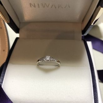 俄 Pt ダイヤモンド リング 花麗 HANAURARA 花麗（メレあり、ラウンド）｜エンゲージ｜結婚指輪・婚約指輪