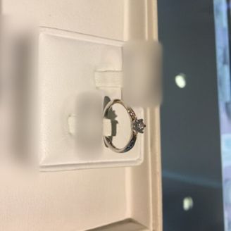 【サマンサティアラブライダル(Samantha Tiara Bridal)】の口コミ シンプル目で華奢な雰囲気がありますが、全体的に可愛らしくつけ心地も良い...