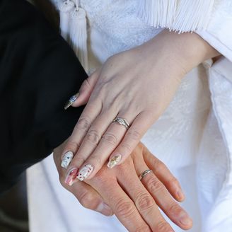 【Feerie Porte(フェーリー ポルテ)】の口コミ 結婚指輪は、ひとつではめても存在感のあるもの、
婚約指輪にも合うものを...