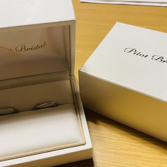 【PILOT BRIDAL(パイロットブライダル)】の口コミ 艶消し加工があり、丸みのあるシンプルなデザインが気に入りました。ツート...
