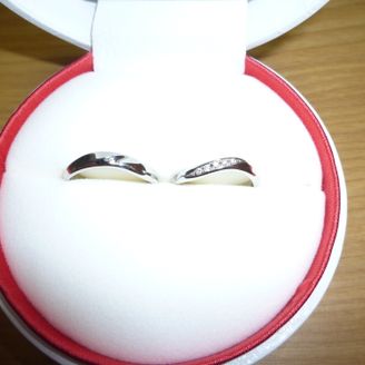 【LUZIR(ルジール)】の口コミ 婚約指輪とセットのような感覚でつけられものを選びました。
結婚指輪は普...